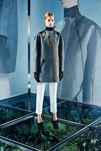 Look 10